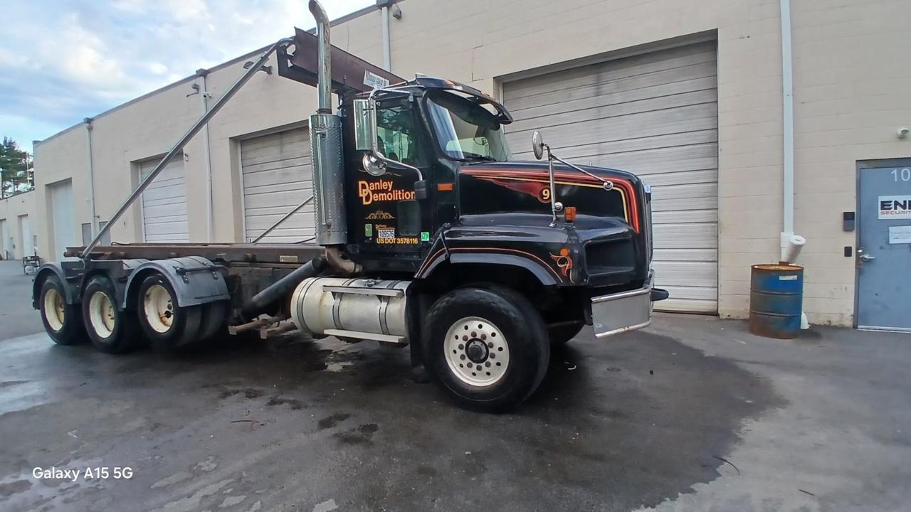 International 5900i  2003