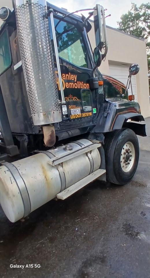 International 5900i  2003
