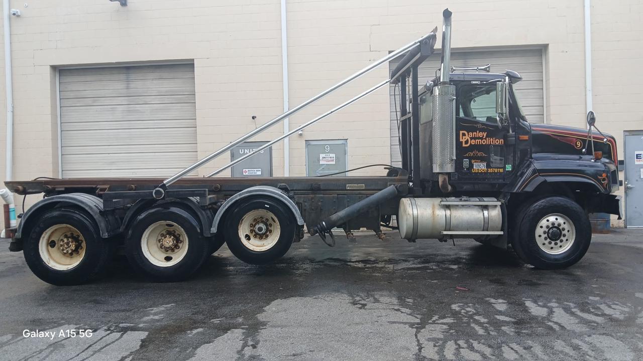 International 5900i  2003
