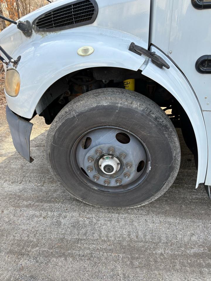 Freightliner B2 Bus Chassis  2009