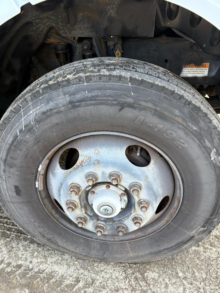 Freightliner B2 Bus Chassis  2009