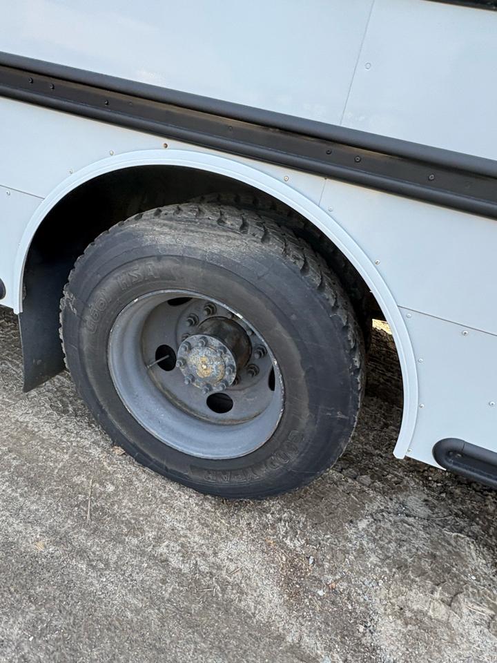 Freightliner B2 Bus Chassis  2009