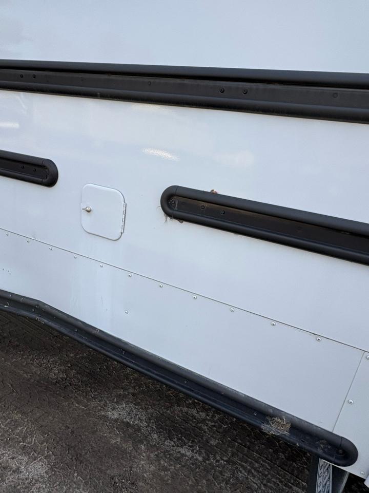 Freightliner B2 Bus Chassis  2009