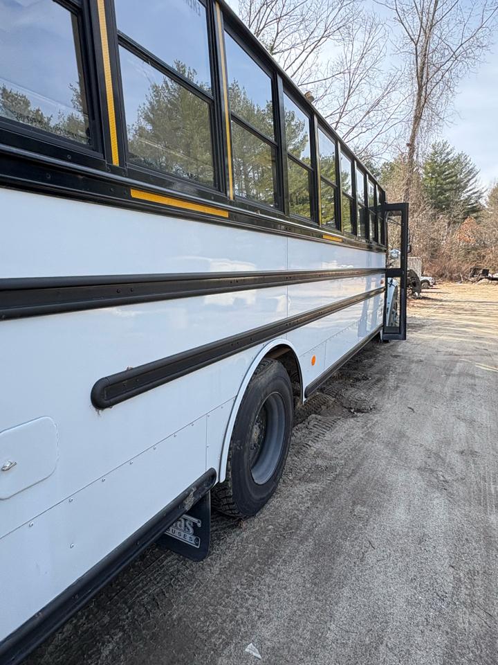 Freightliner B2 Bus Chassis  2009