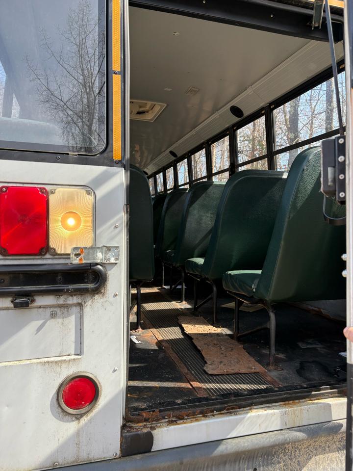 Freightliner B2 Bus Chassis  2009