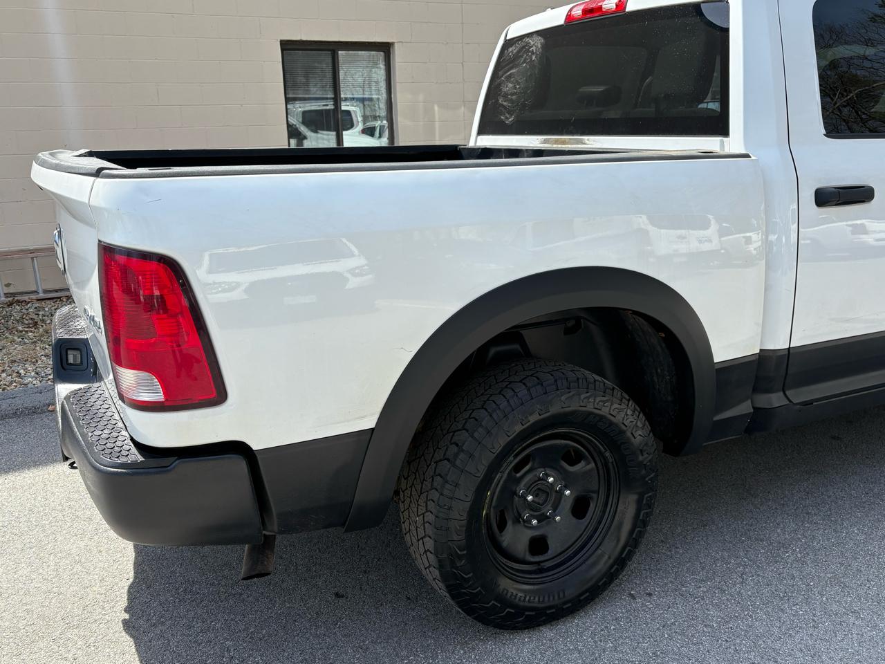 RAM 1500 4WD Crew Cab 140.5" Tradesman 2014