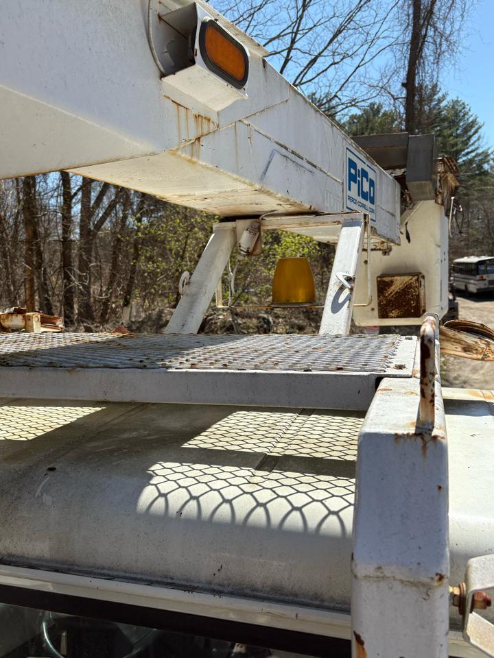 International 4900  2001