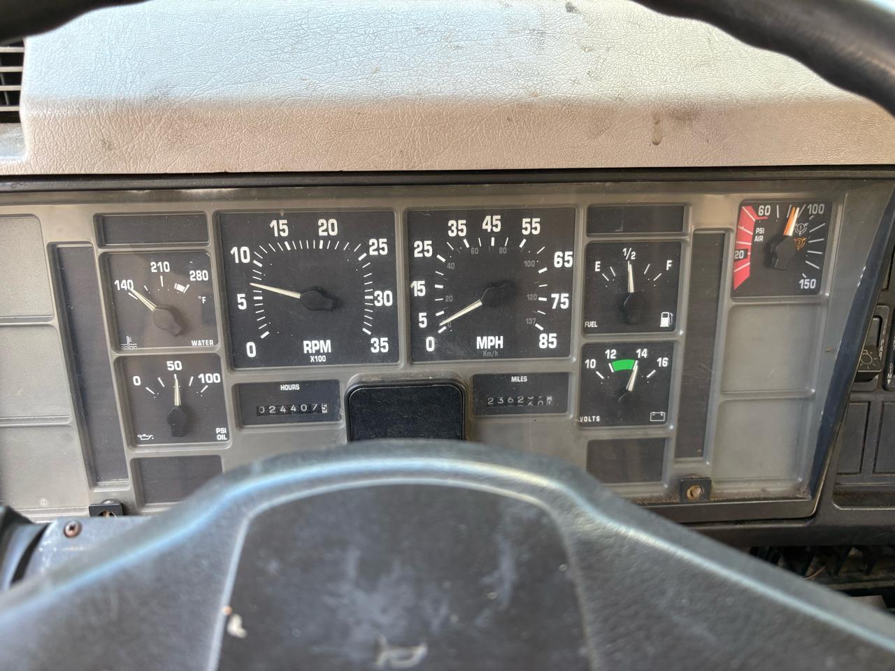 International 4900  2001