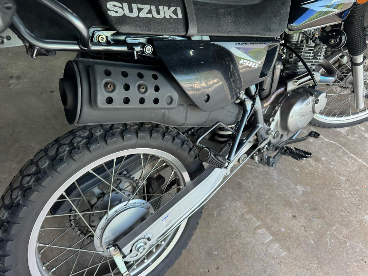 Suzuki DR200SE  2009