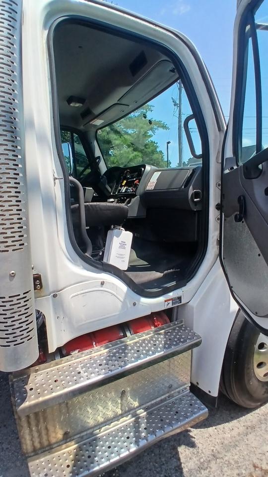 Freightliner M2 106 Medium Duty  2017