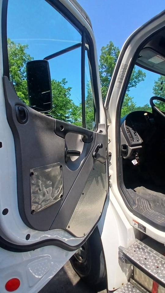 Freightliner M2 106 Medium Duty  2017