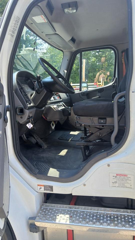 Freightliner M2 106 Medium Duty  2017