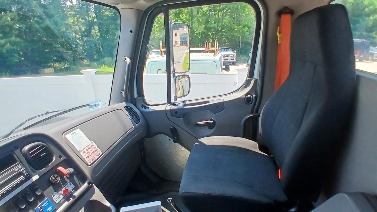 Freightliner M2 106 Medium Duty  2017
