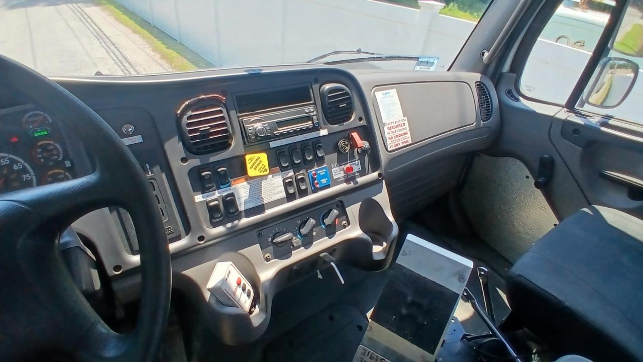 Freightliner M2 106 Medium Duty  2017