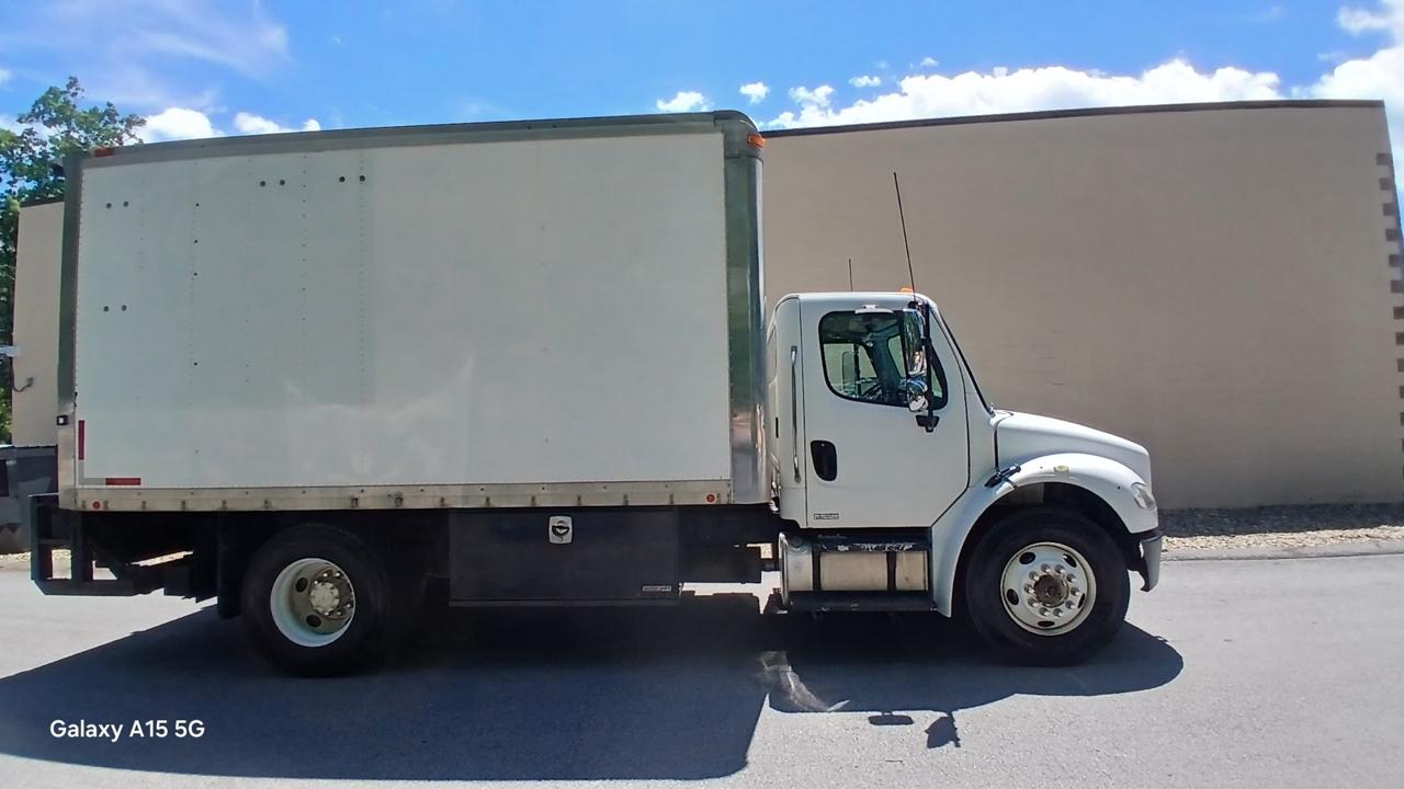 Freightliner M2 106  2005