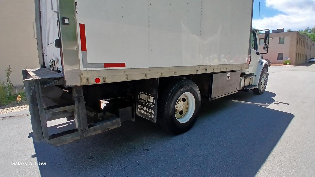 Freightliner M2 106  2005
