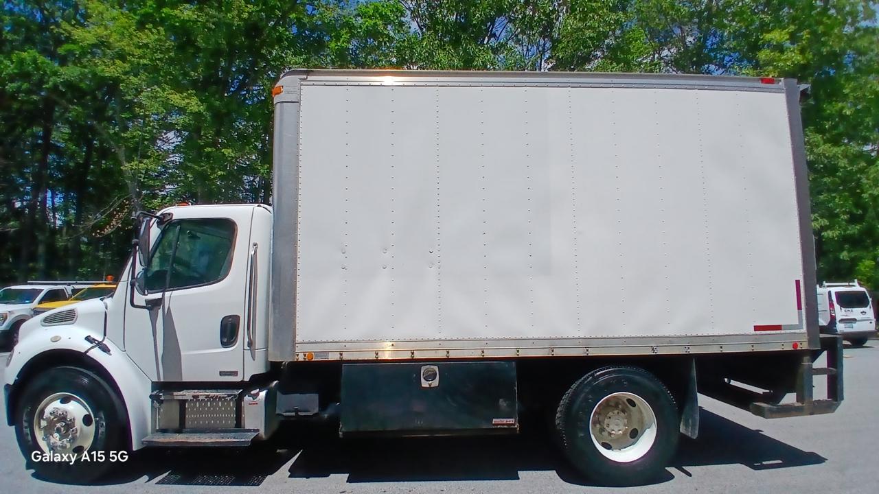Freightliner M2 106  2005