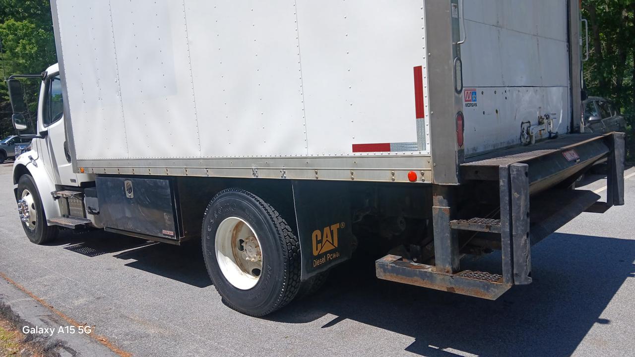 Freightliner M2 106  2005