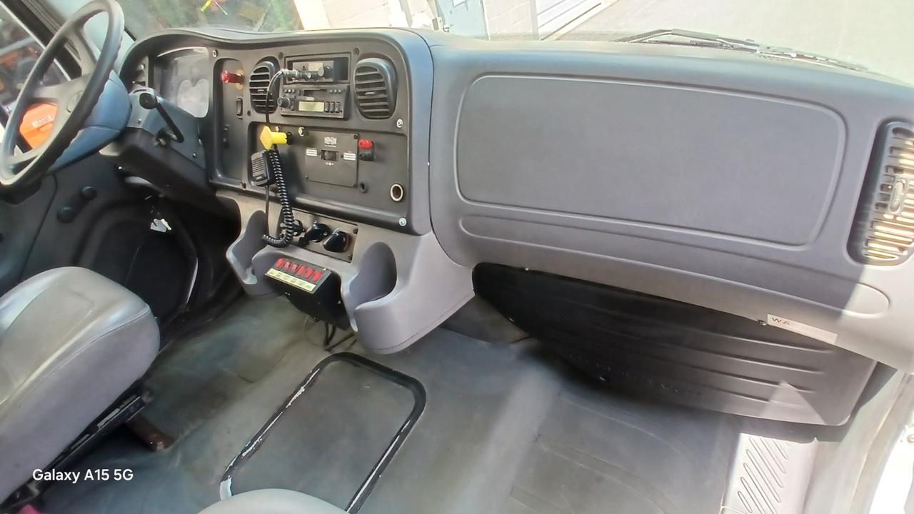 Freightliner M2 106  2005