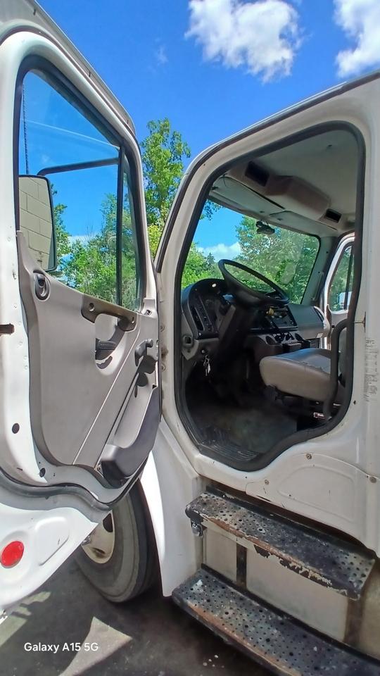 Freightliner M2 106  2005