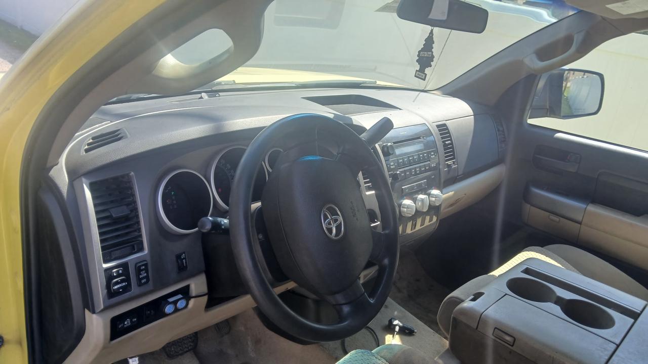 Toyota Tundra  2011