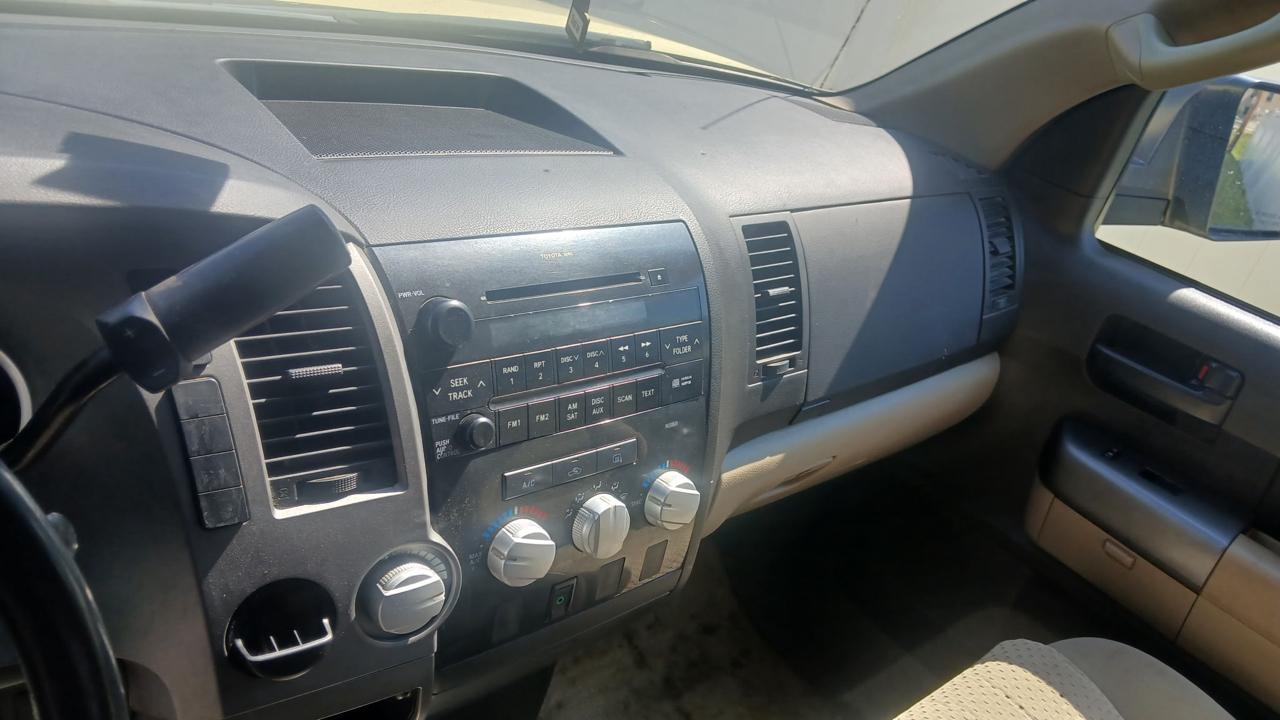 Toyota Tundra  2011
