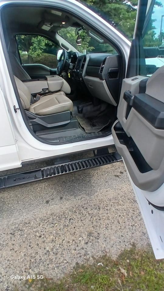 Ford Super Duty F-350 DRW XL 4WD Crew Cab 179" WB 60" CA 2020