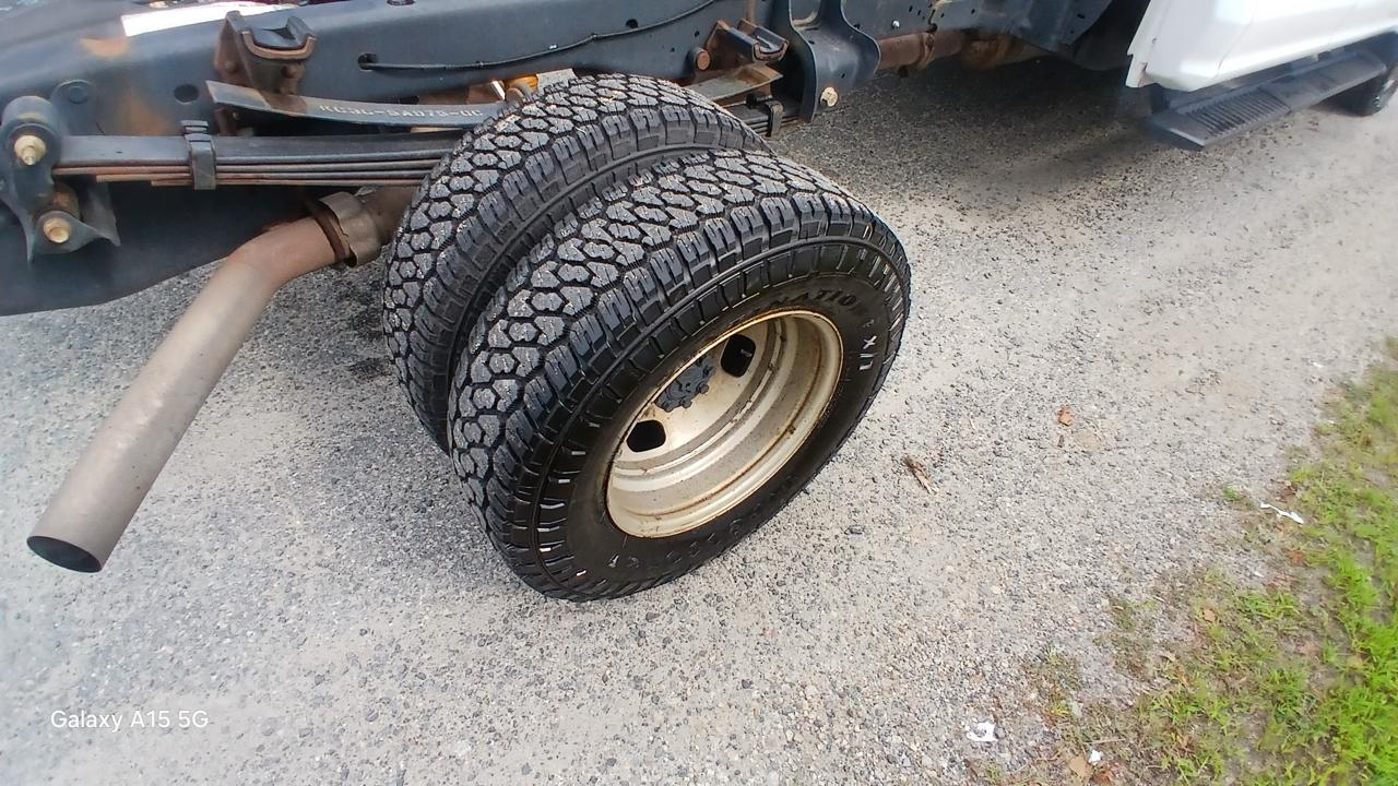 Ford Super Duty F-350 DRW XL 4WD Crew Cab 179" WB 60" CA 2020
