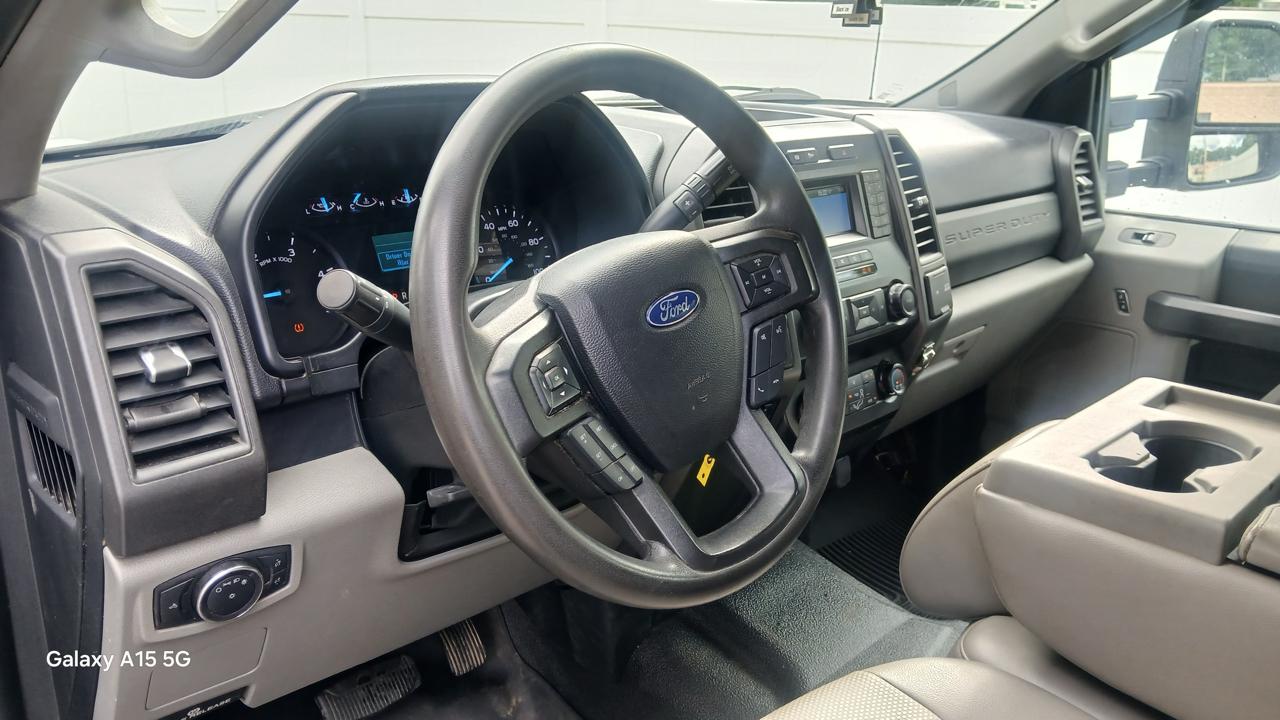 Ford Super Duty F-350 DRW XL 4WD Crew Cab 179" WB 60" CA 2020