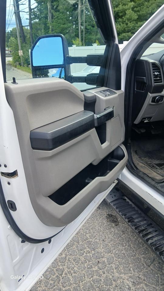 Ford Super Duty F-350 DRW XL 4WD Crew Cab 179" WB 60" CA 2020