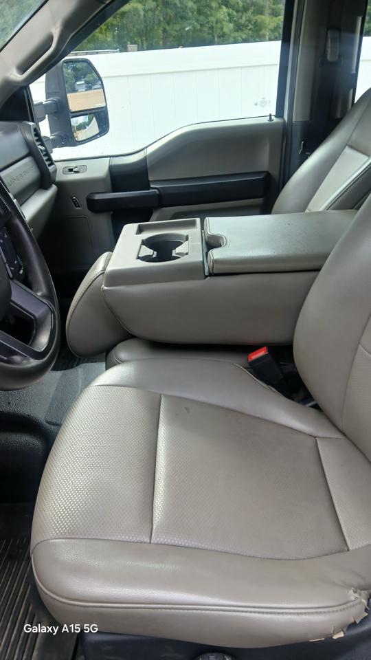Ford Super Duty F-350 DRW XL 4WD Crew Cab 179" WB 60" CA 2020