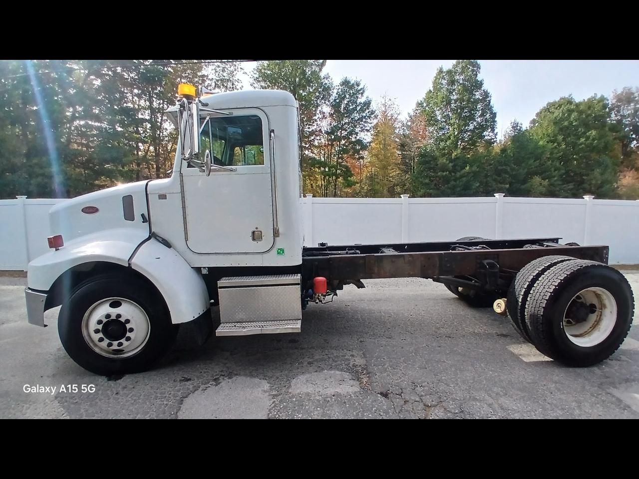 Peterbilt 330  2003