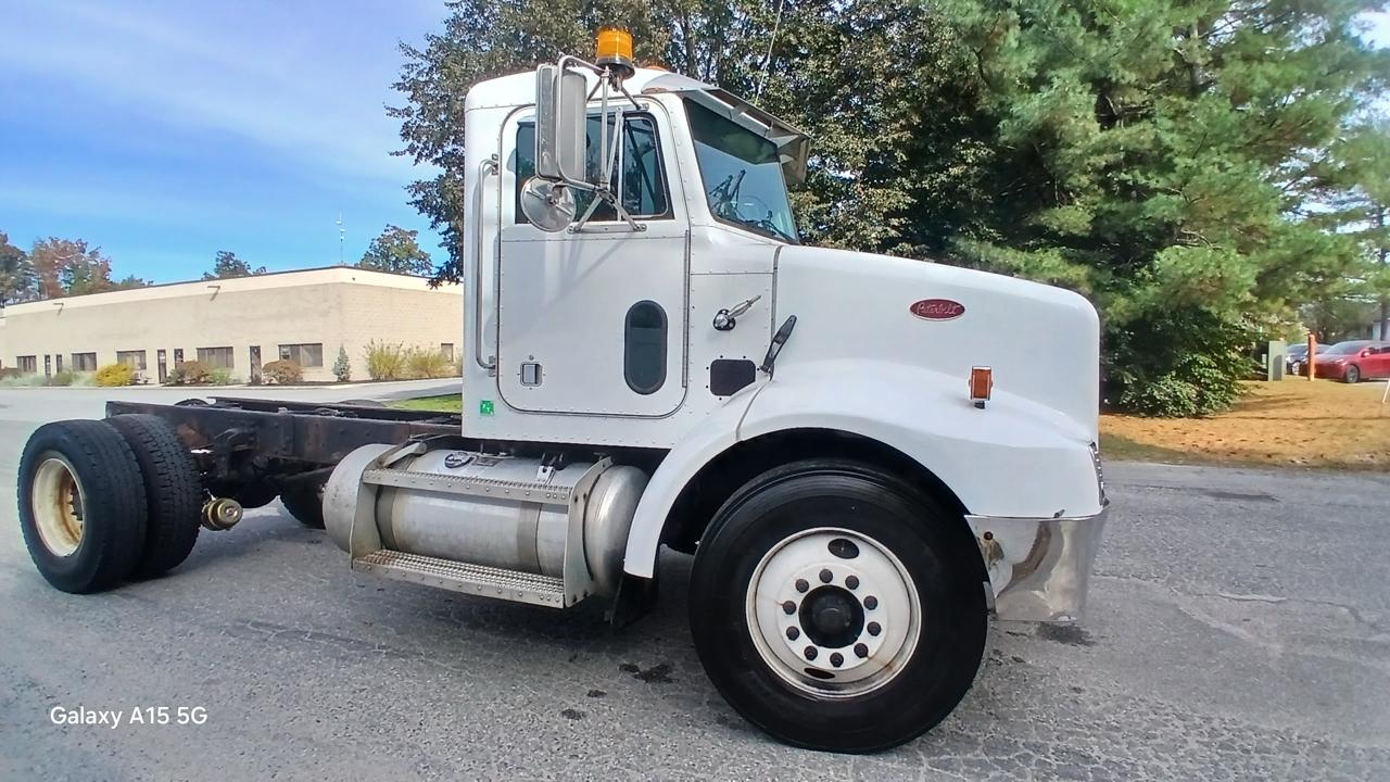 Peterbilt 330  2003