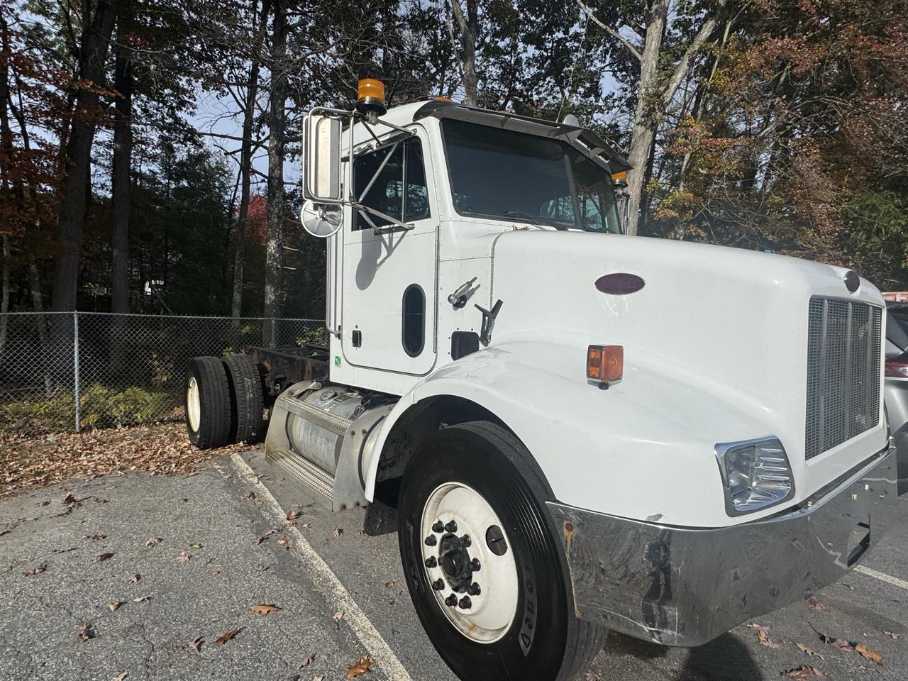 Peterbilt 330  2003