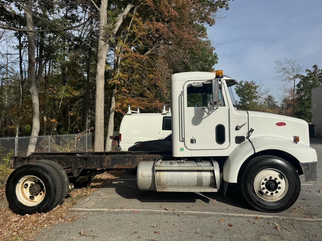 Peterbilt 330  2003