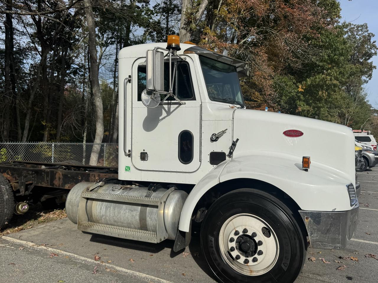 Peterbilt 330  2003
