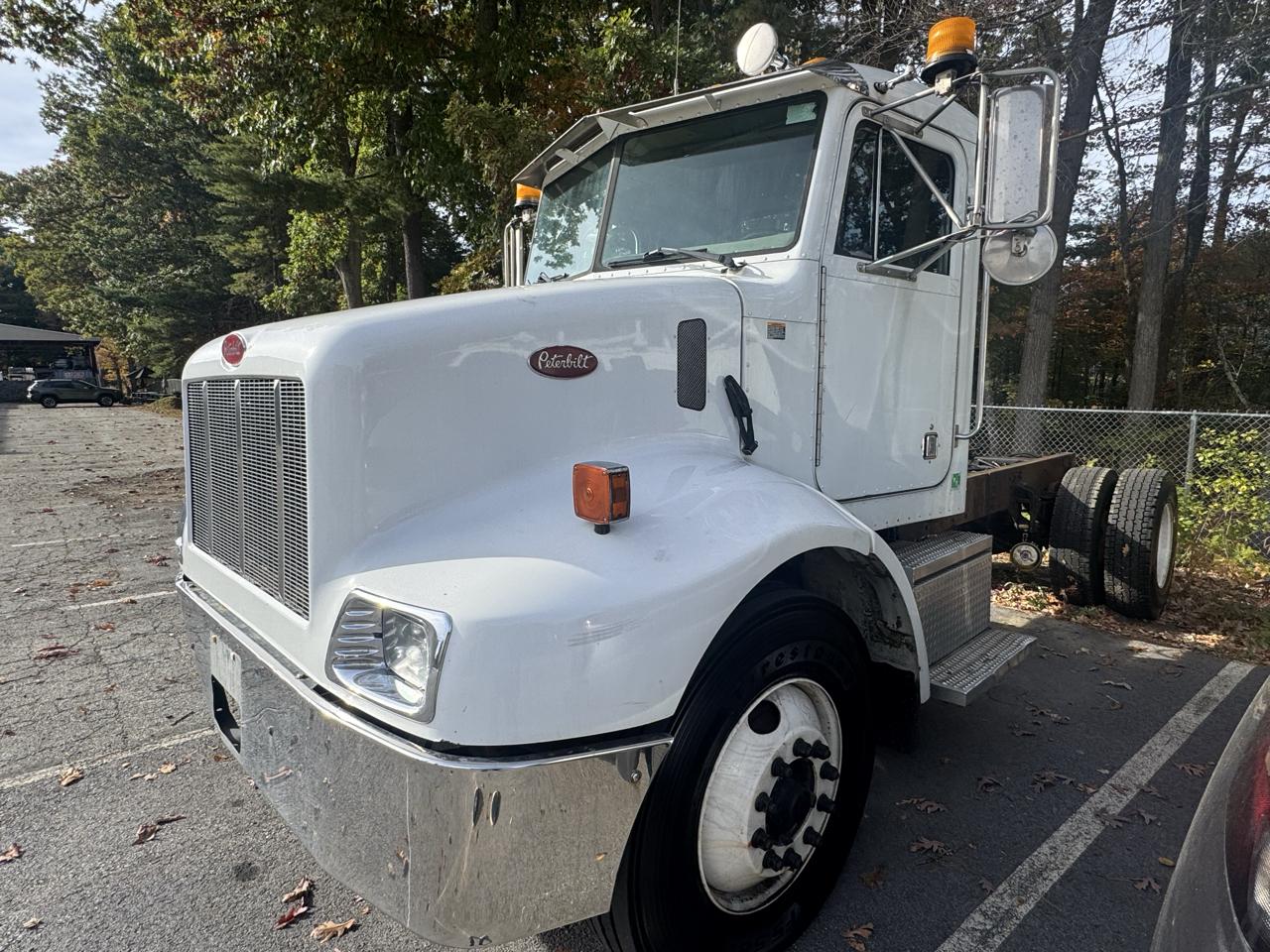 Peterbilt 330  2003