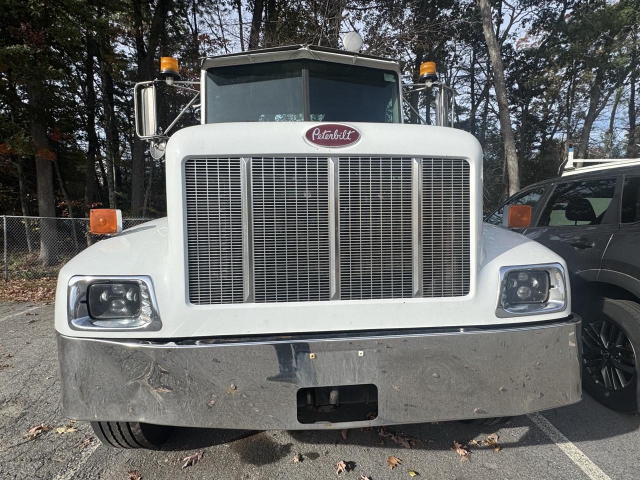 Peterbilt 330  2003