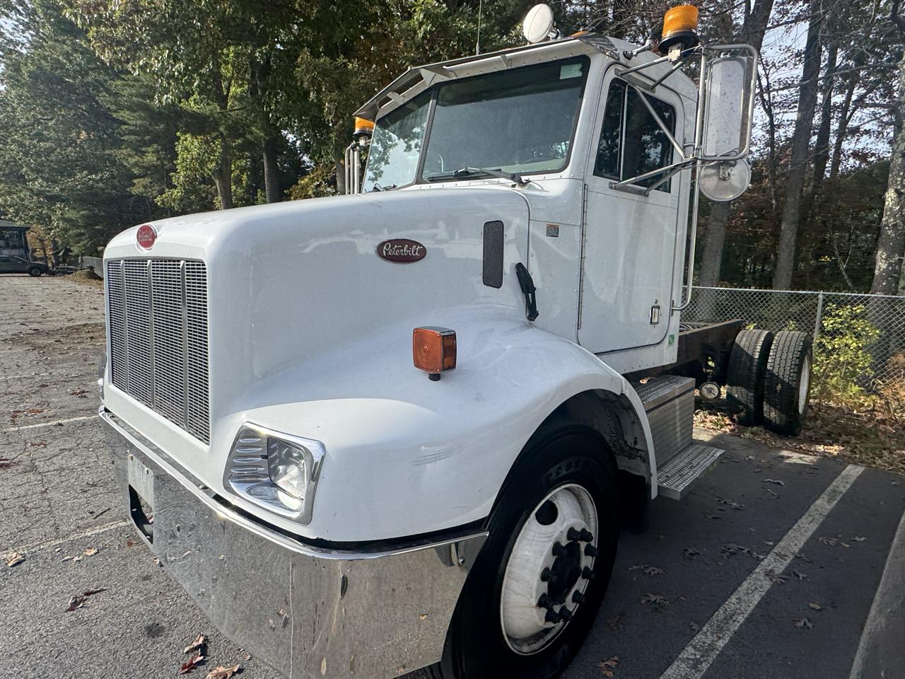 Peterbilt 330  2003