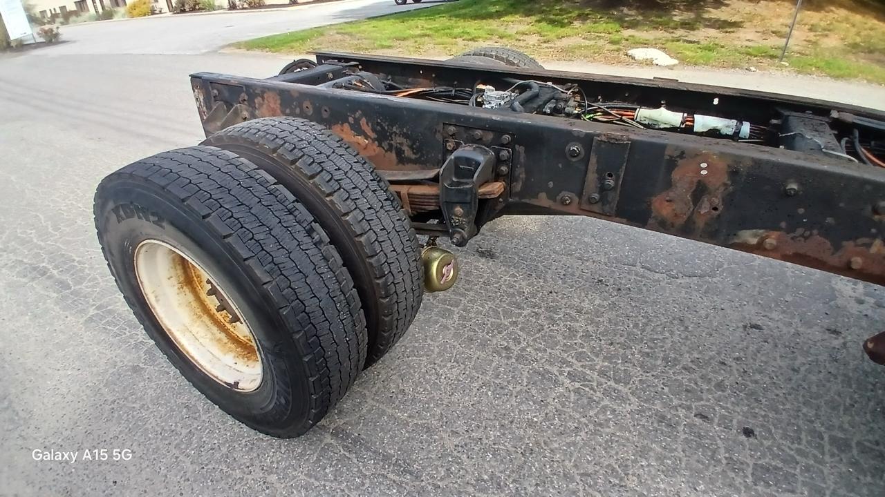 Peterbilt 330  2003