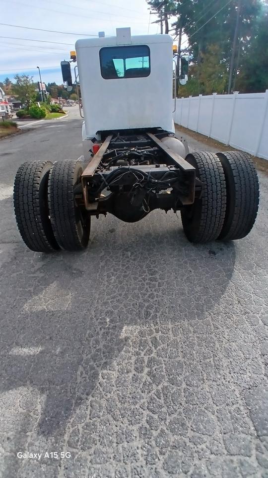 Peterbilt 330  2003