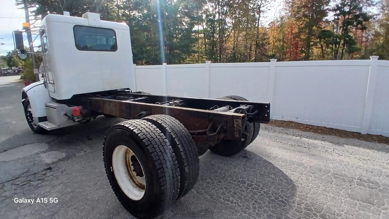 Peterbilt 330  2003