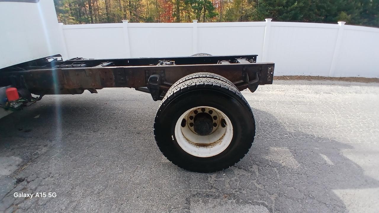 Peterbilt 330  2003