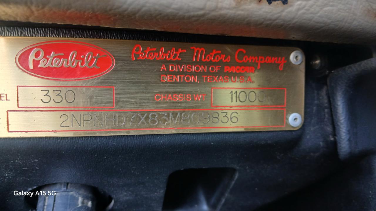 Peterbilt 330  2003
