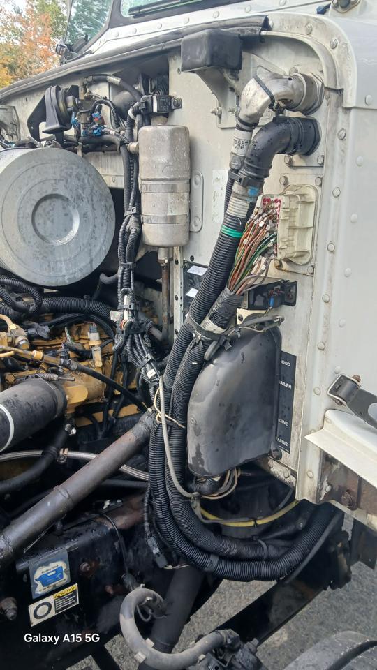 Peterbilt 330  2003