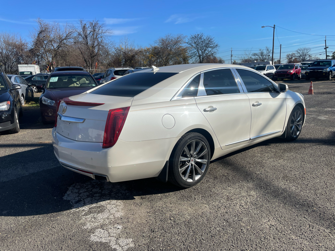 Cadillac XTS 4dr Sdn Luxury AWD 2013