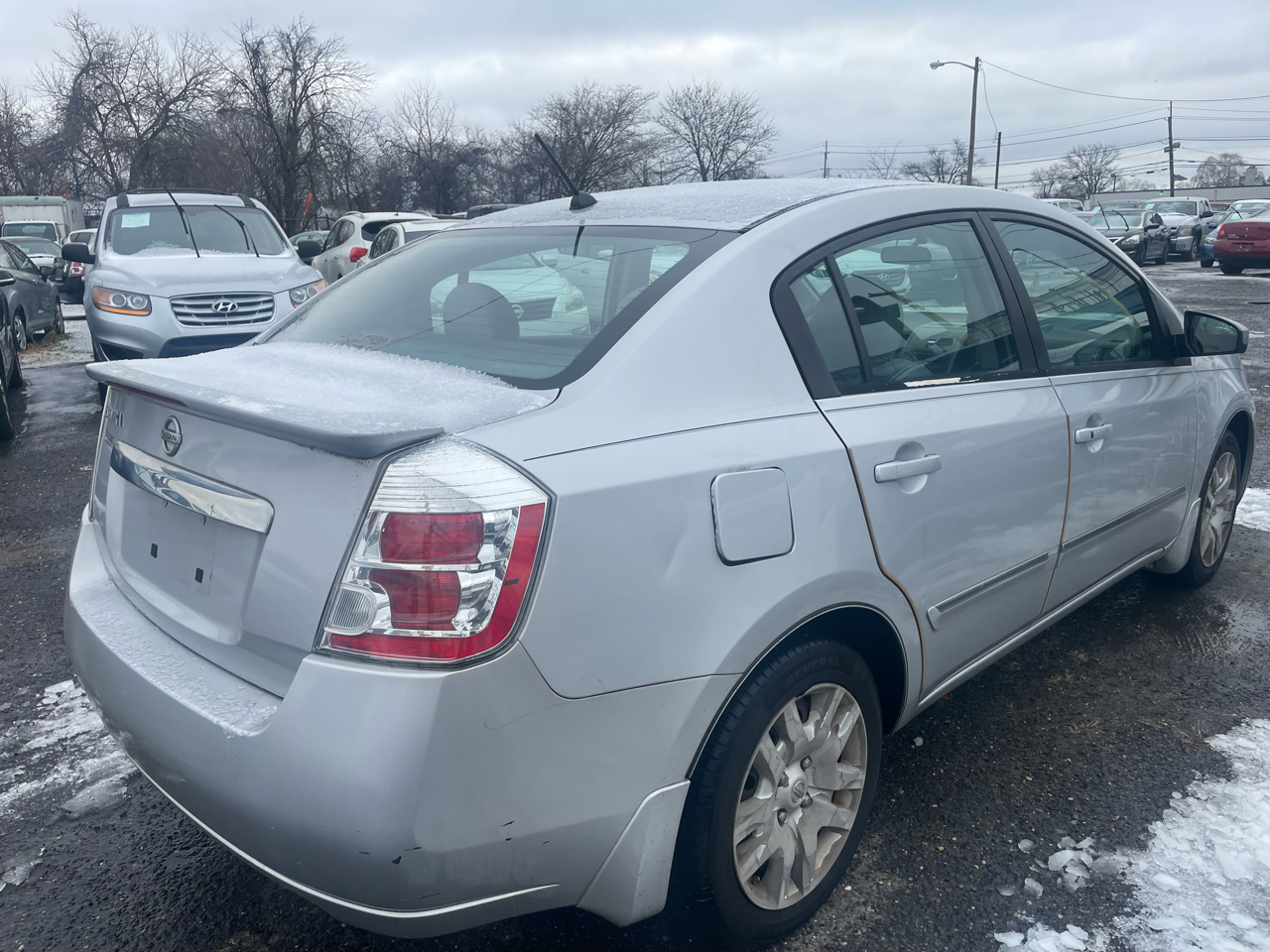 Nissan Sentra 4dr Sdn I4 CVT 2.0 S 2011