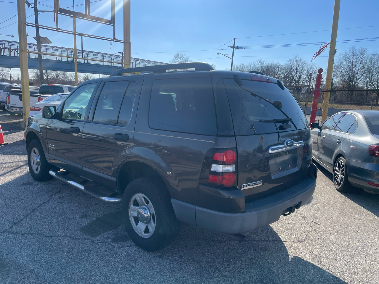 Ford Explorer 4dr 114" WB 4.0L XLS 4WD 2006
