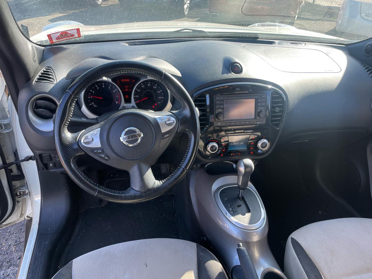 Nissan Juke 5dr Wgn I4 CVT SV AWD 2011