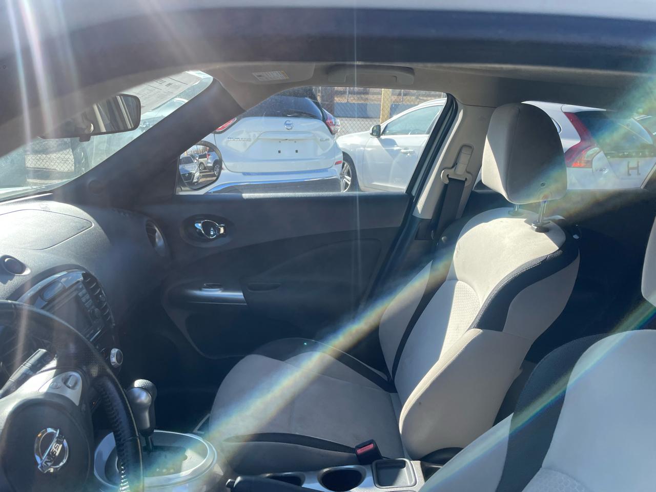 Nissan Juke 5dr Wgn I4 CVT SV AWD 2011